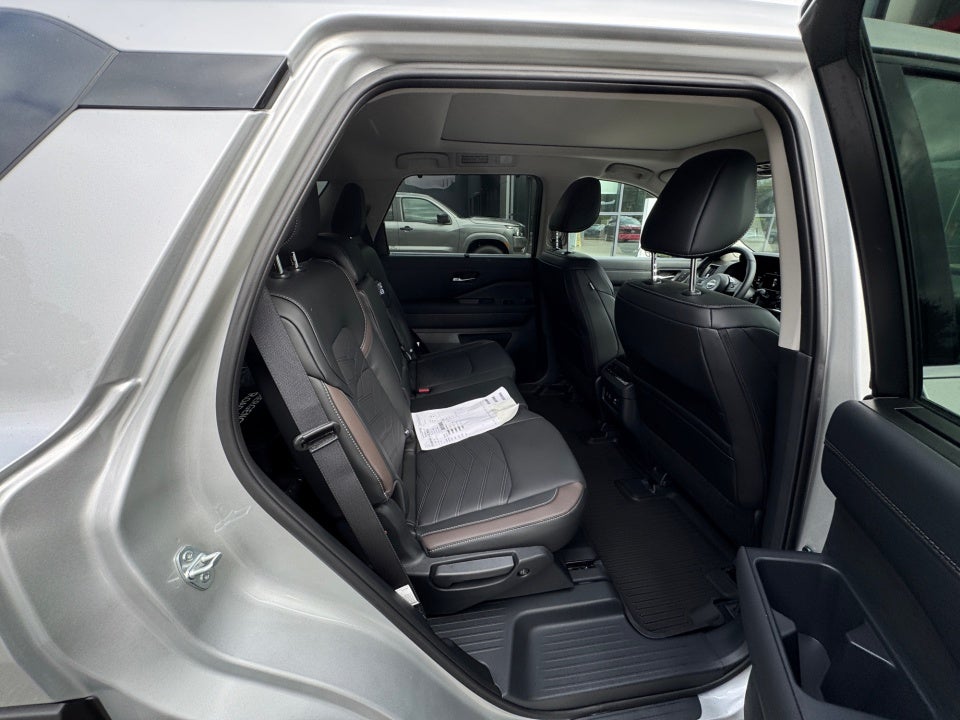 2025 Nissan Pathfinder Platinum FWD