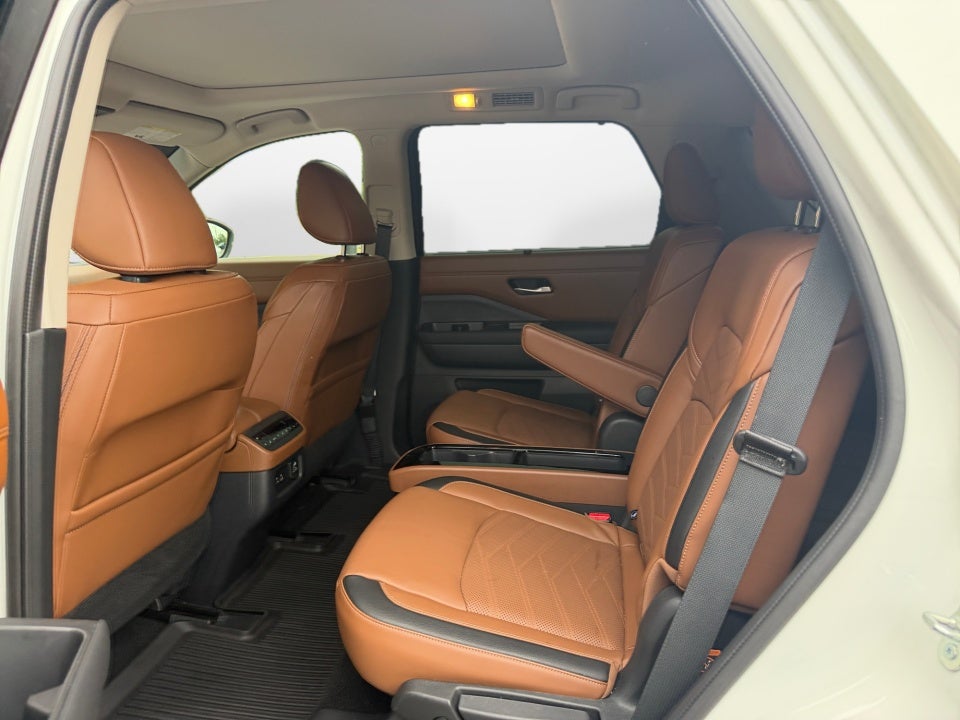 2024 Nissan Pathfinder Platinum FWD