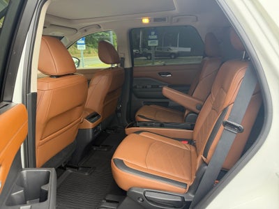 2024 Nissan Pathfinder Platinum FWD