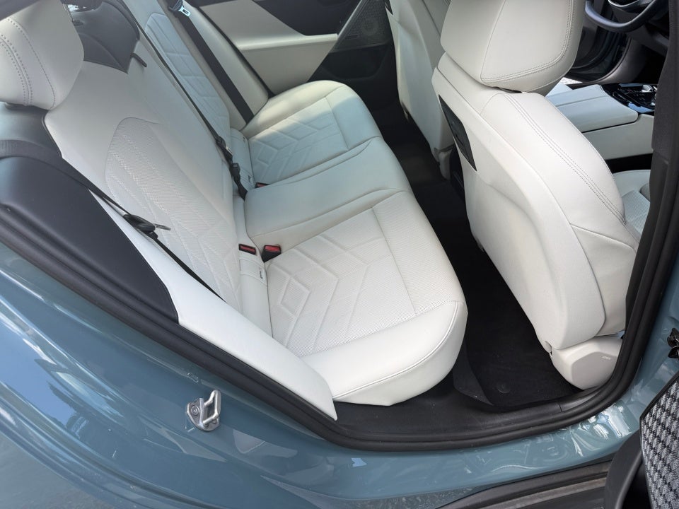 2024 BMW 530i 530i