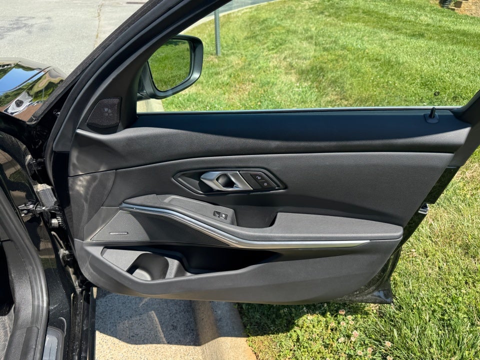 2025 BMW 330i xDrive