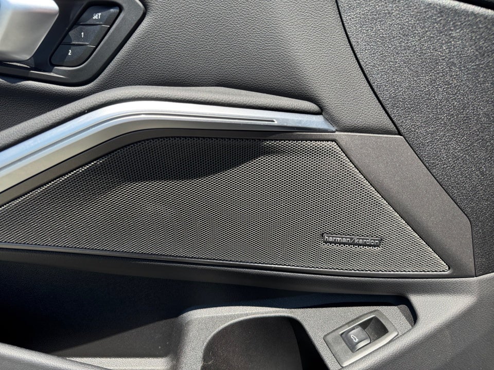 2025 BMW 330i xDrive