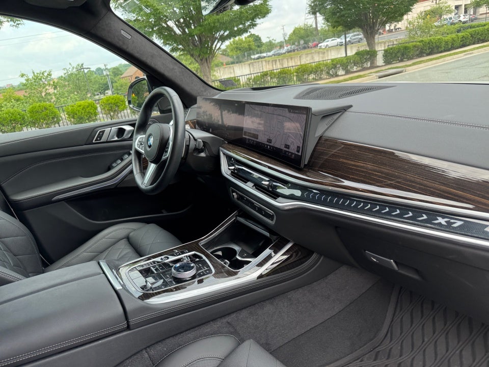 2025 BMW X7 xDrive40i
