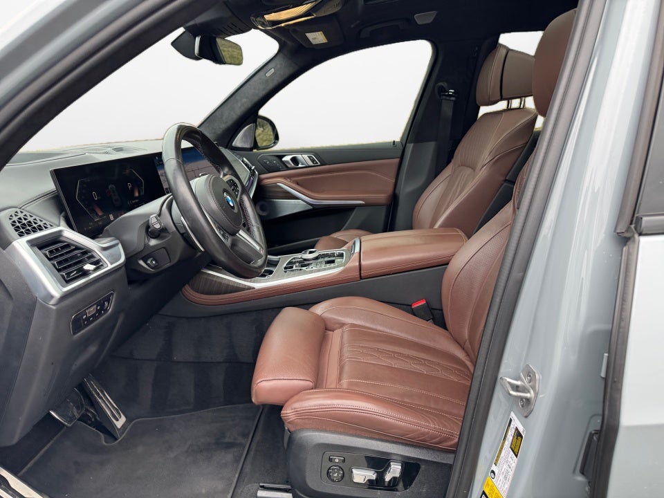 2023 BMW X7 M60i