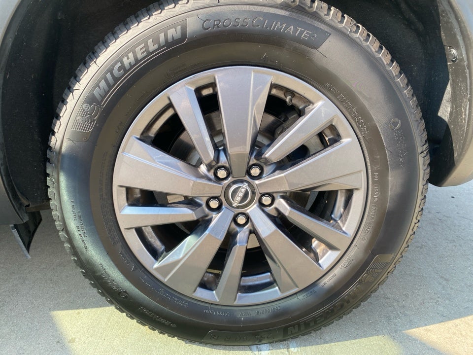 2022 Nissan Pathfinder SV