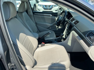 2017 Volkswagen Passat 1.8T R-Line
