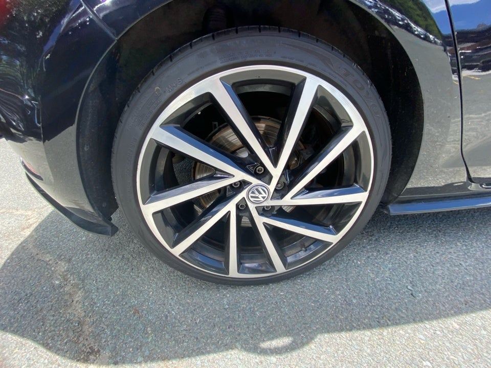 2018 Volkswagen Golf R 2.0T w/DCC & Navigation