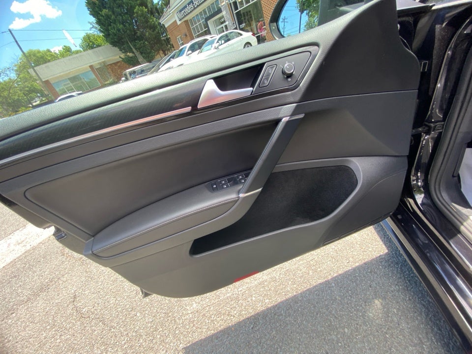 2018 Volkswagen Golf R 2.0T w/DCC & Navigation