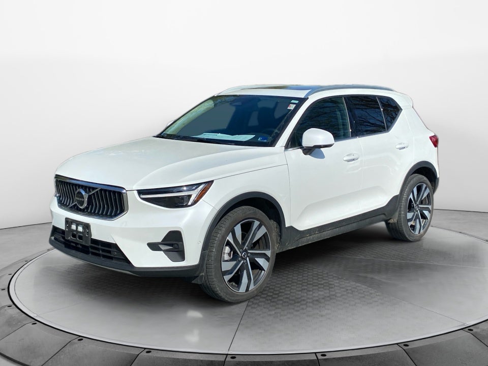 2024 Volvo XC40 B5 Ultimate Bright Theme