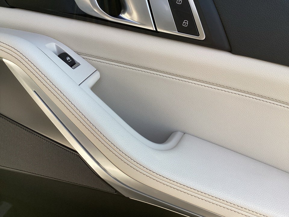 2022 BMW X5 M50i