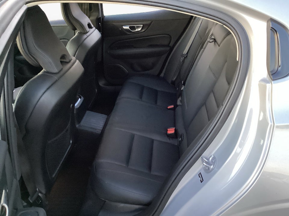 2024 Volvo S60 Recharge Plug-In Hybrid T8 Plus Dark Theme