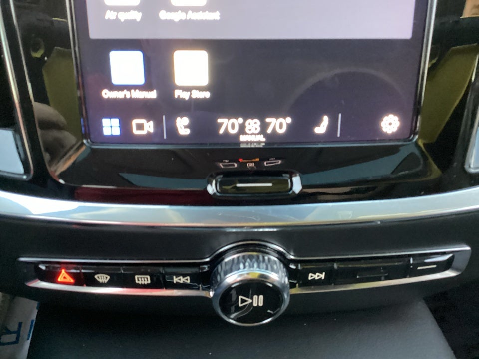 2024 Volvo S60 Recharge Plug-In Hybrid T8 Plus Dark Theme