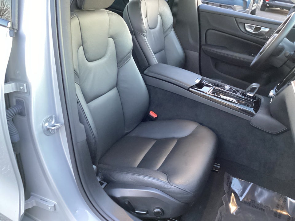 2024 Volvo S60 Recharge Plug-In Hybrid T8 Plus Dark Theme