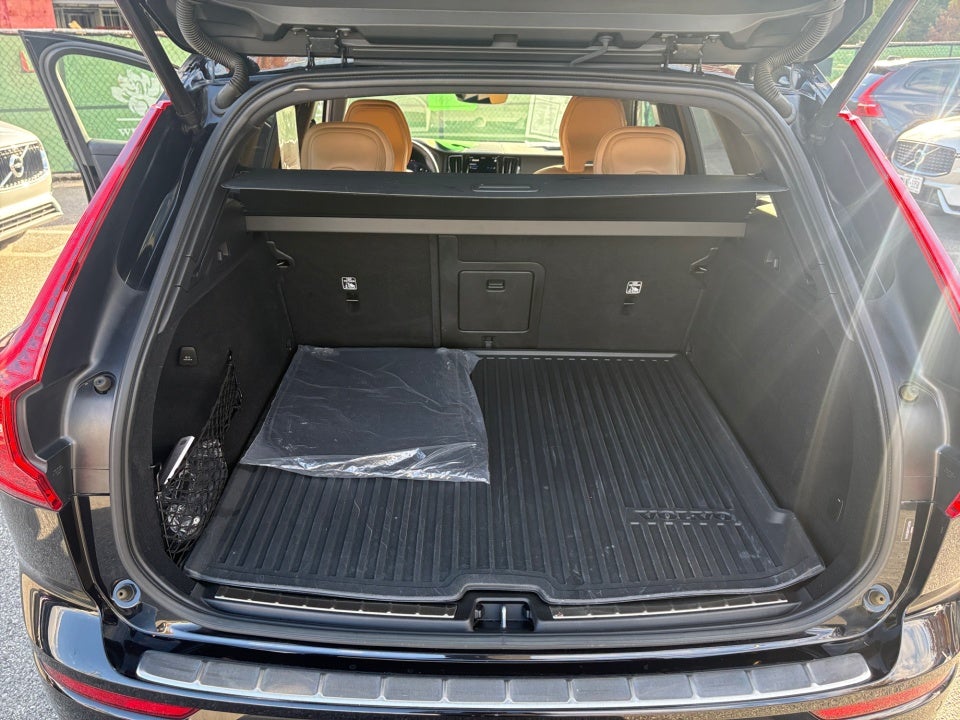 2023 Volvo XC60 B6 Ultimate Dark Theme