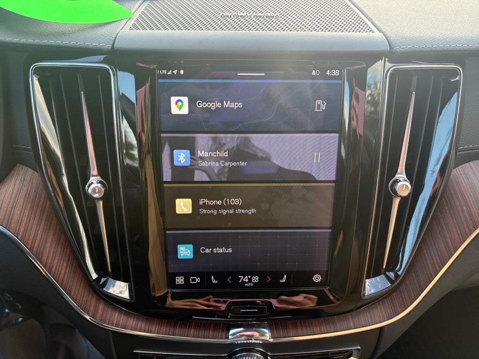 2023 Volvo XC60 B6 Ultimate Dark Theme