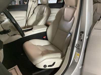 2020 Volvo XC90 Momentum
