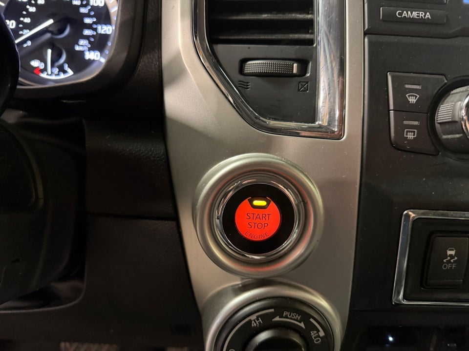 2018 Nissan TITAN SV