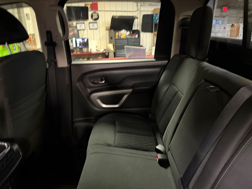 2018 Nissan TITAN SV