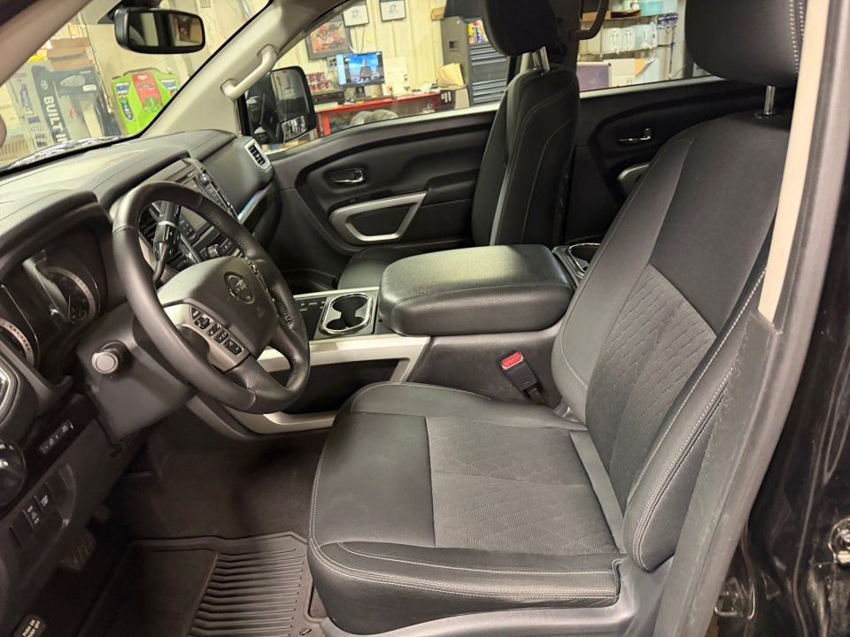 2018 Nissan TITAN SV