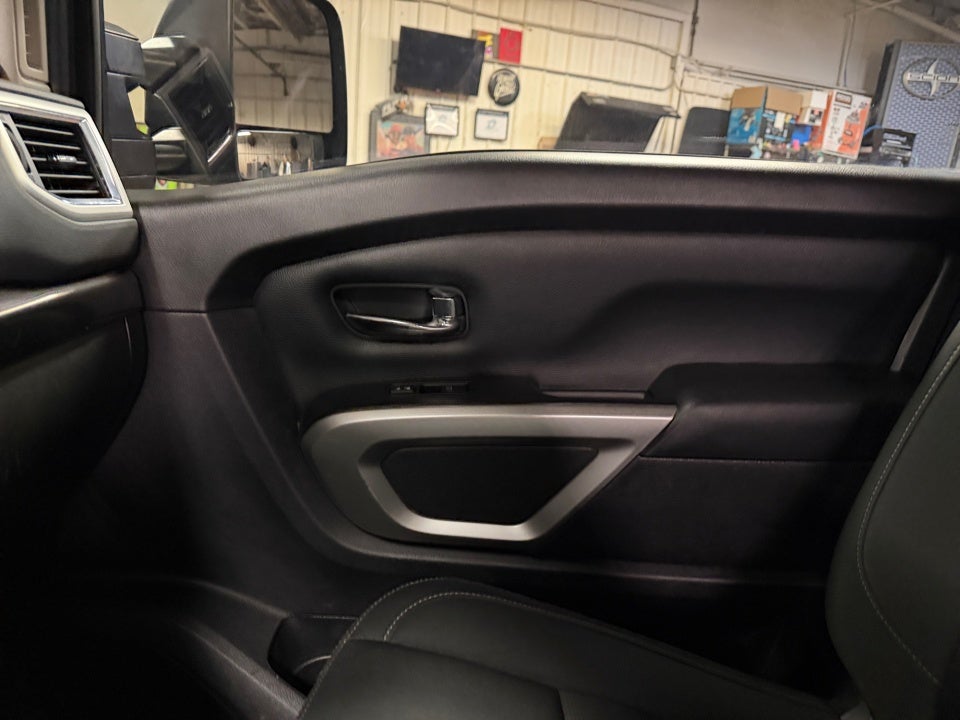 2018 Nissan TITAN SV