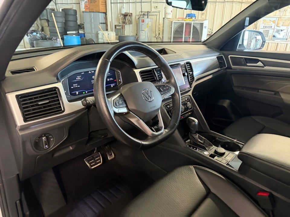 2022 Volkswagen Atlas Cross Sport 2.0T SEL R-Line