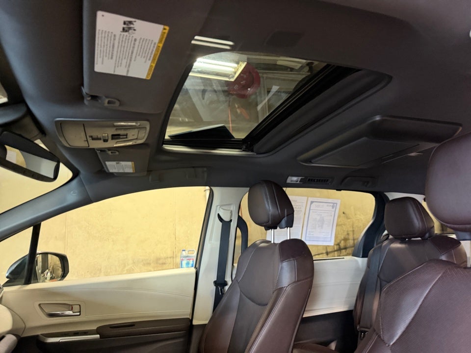2022 Toyota Sienna Platinum
