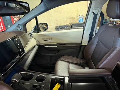 2022 Toyota Sienna Platinum