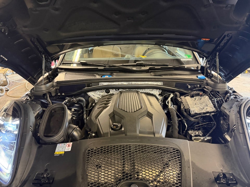 2022 Porsche Macan AWD