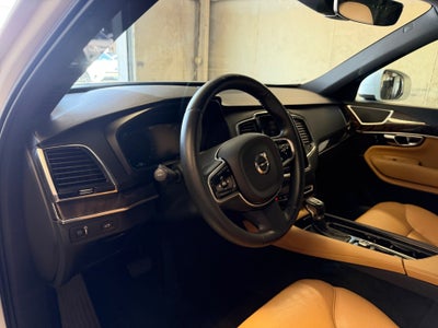 2017 Volvo XC90 Momentum