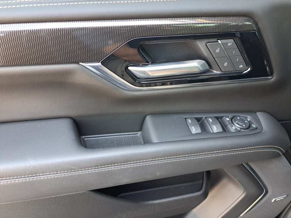 2025 GMC Yukon Elevation
