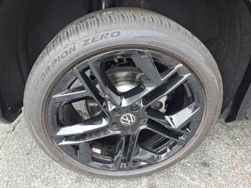 2025 Volkswagen Tiguan SE R-Line Black