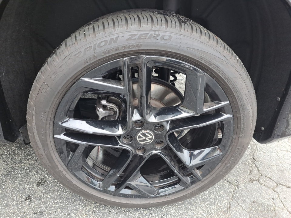 2025 Volkswagen Tiguan SE R-Line Black