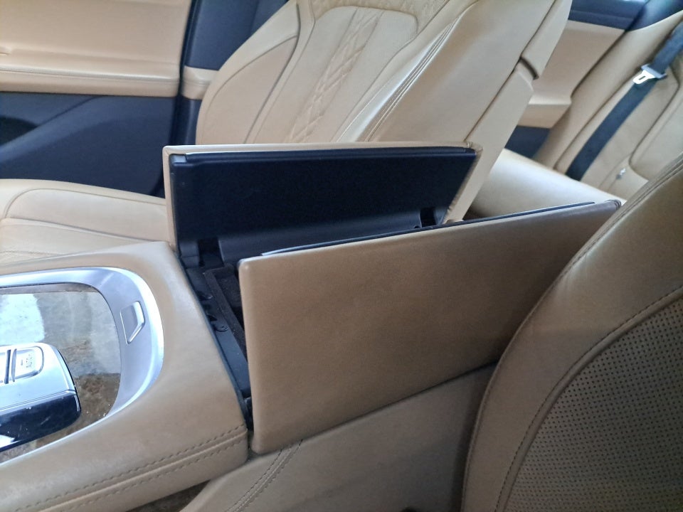 2016 BMW 750i 750i