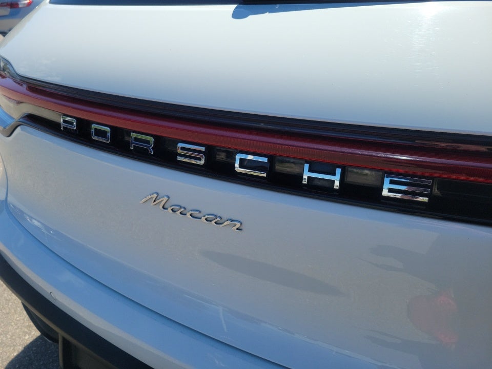 2023 Porsche Macan Base