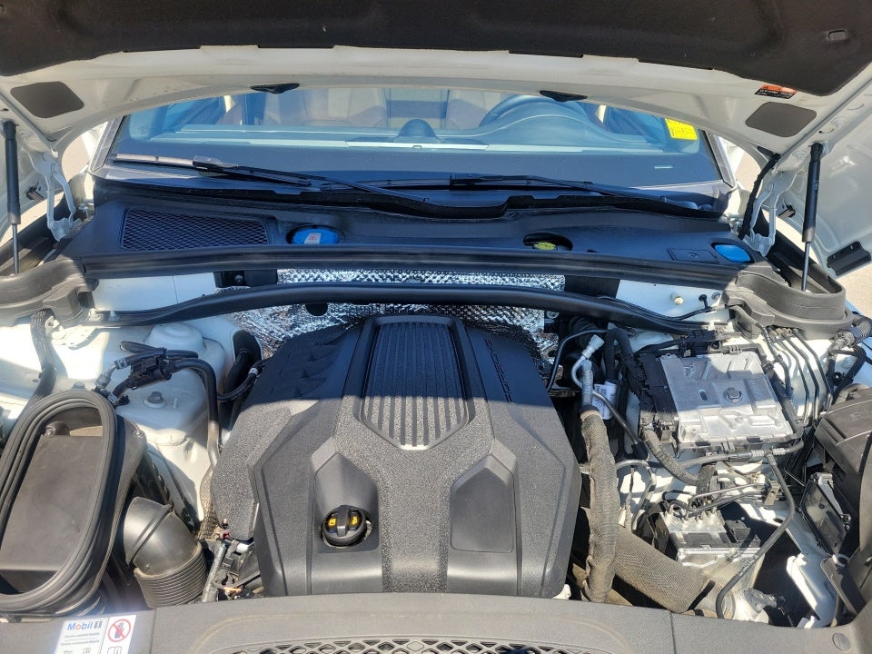 2023 Porsche Macan Base