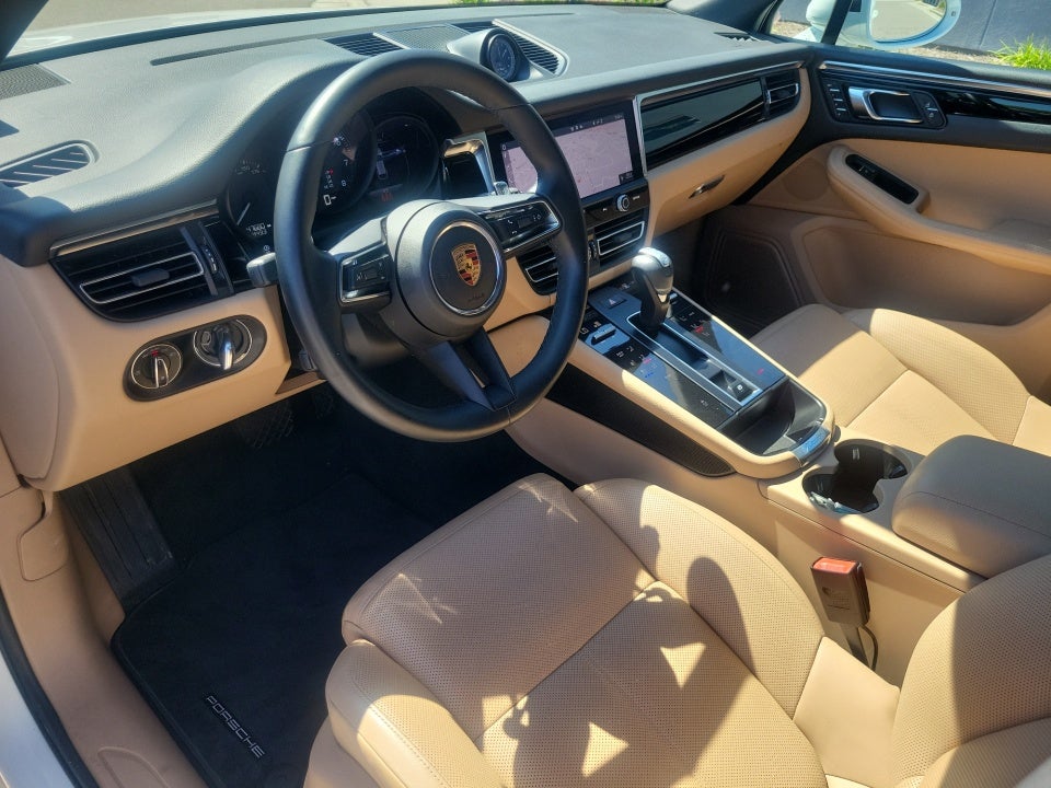 2023 Porsche Macan Base