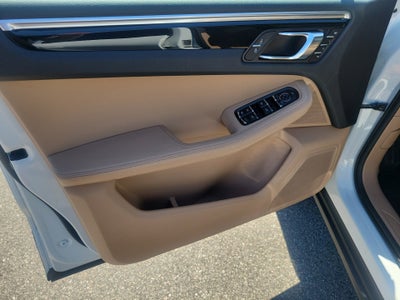 2023 Porsche Macan Base