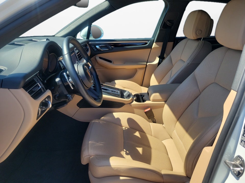 2023 Porsche Macan Base