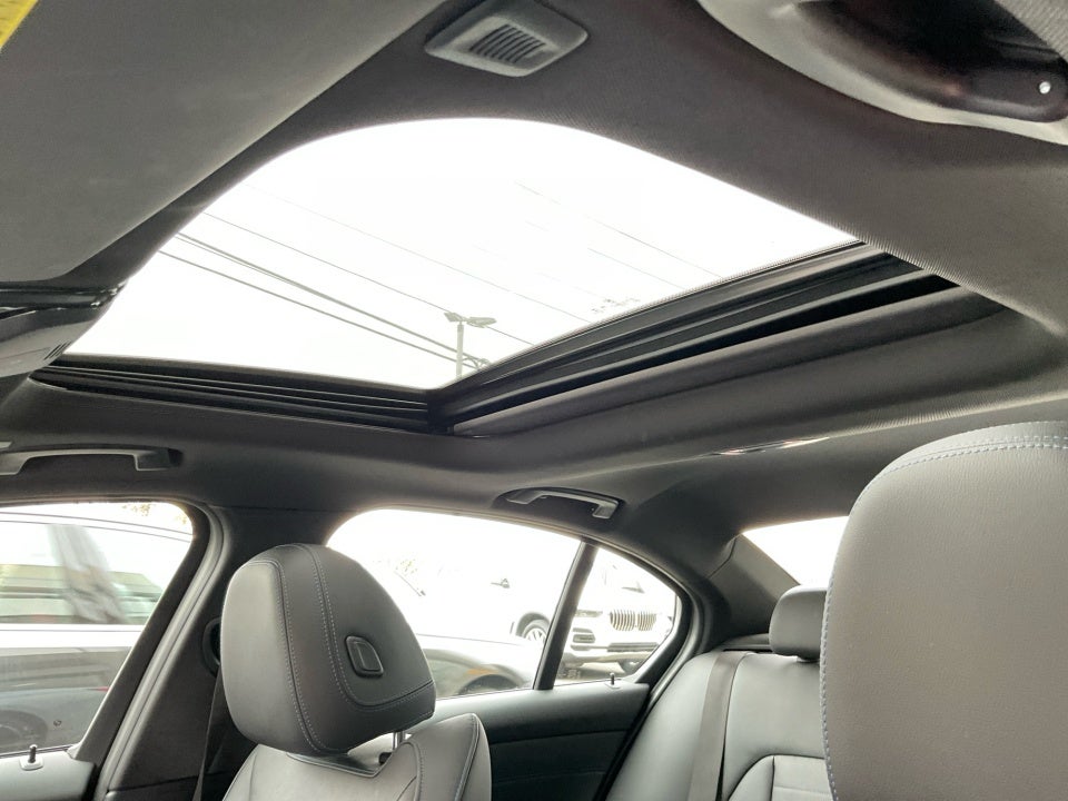 2023 BMW 330e xDrive