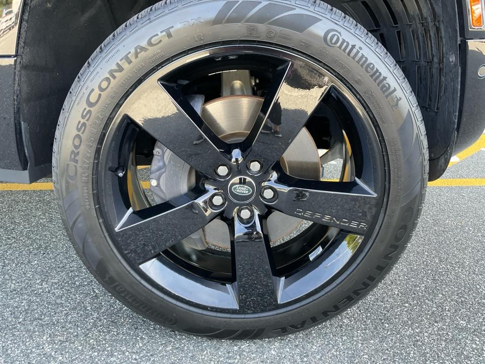 2024 Land Rover Defender X-Dynamic SE