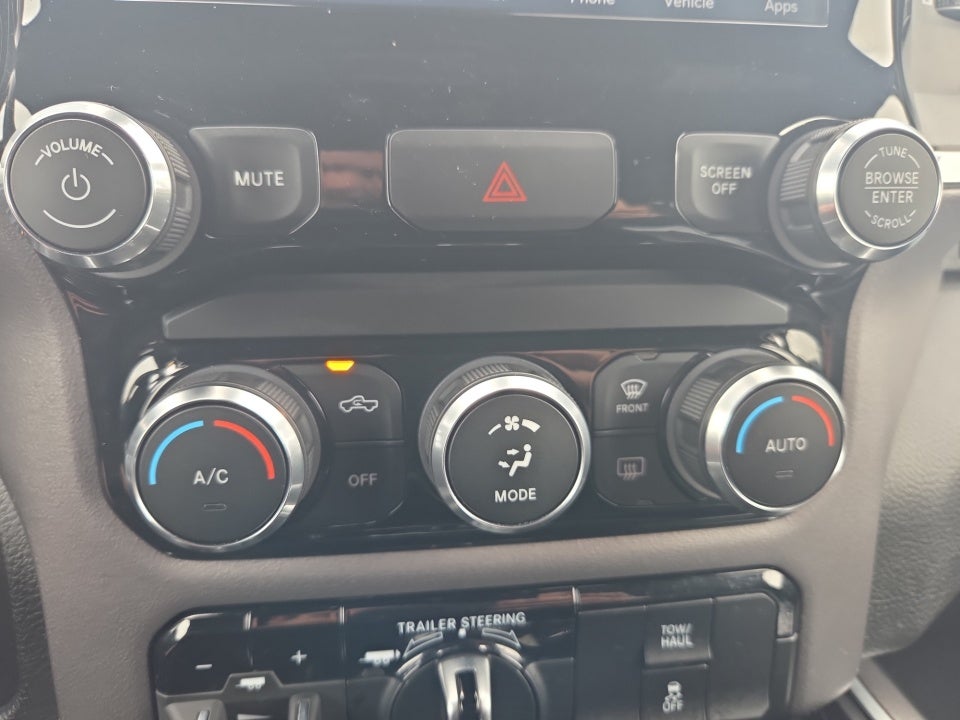 2022 RAM 1500 Big Horn Crew Cab 4x4 5'7" Box