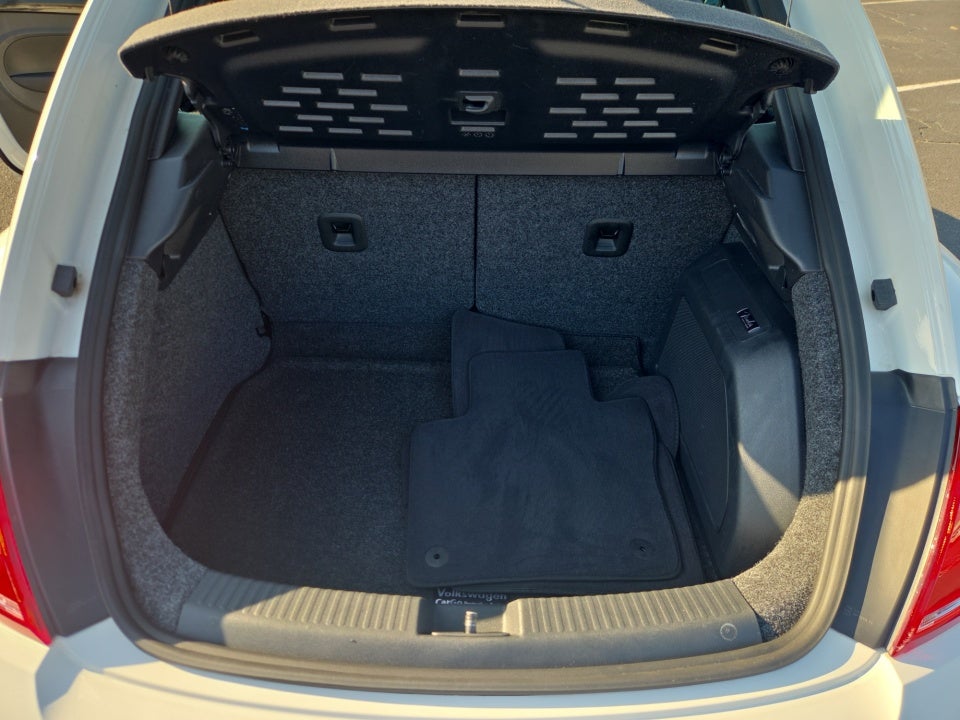 2012 Volkswagen Beetle 2.0T Turbo w/Sound/Nav PZEV