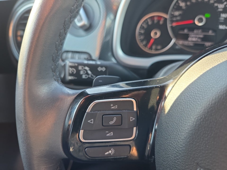 2012 Volkswagen Beetle 2.0T Turbo w/Sound/Nav PZEV