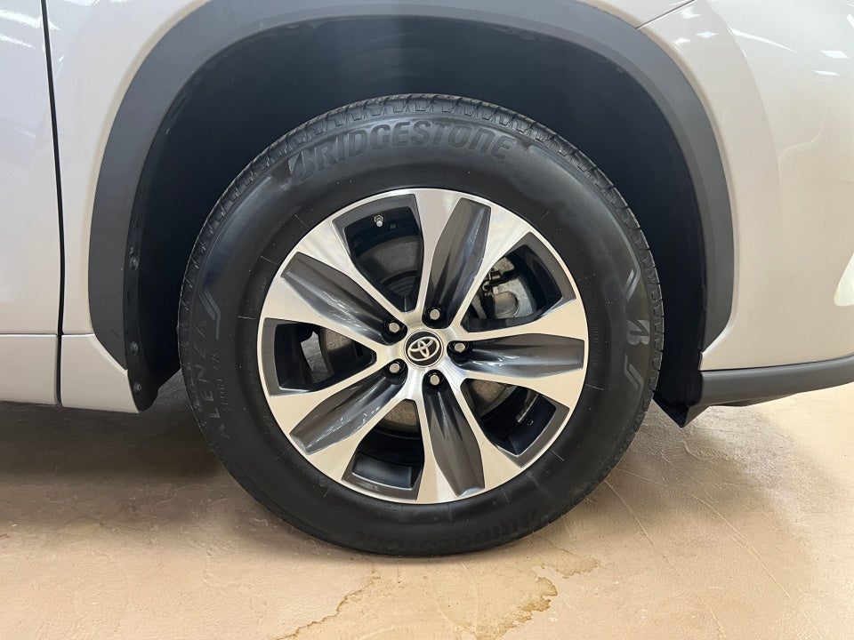 2023 Toyota Highlander Hybrid XLE