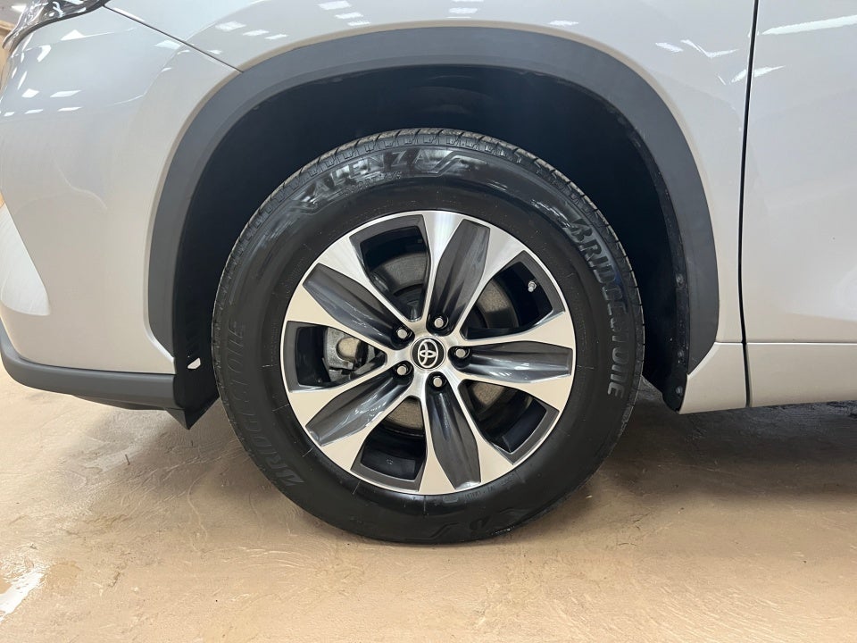 2023 Toyota Highlander Hybrid XLE