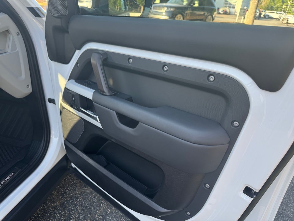 2023 Land Rover Defender 110 X-Dynamic SE