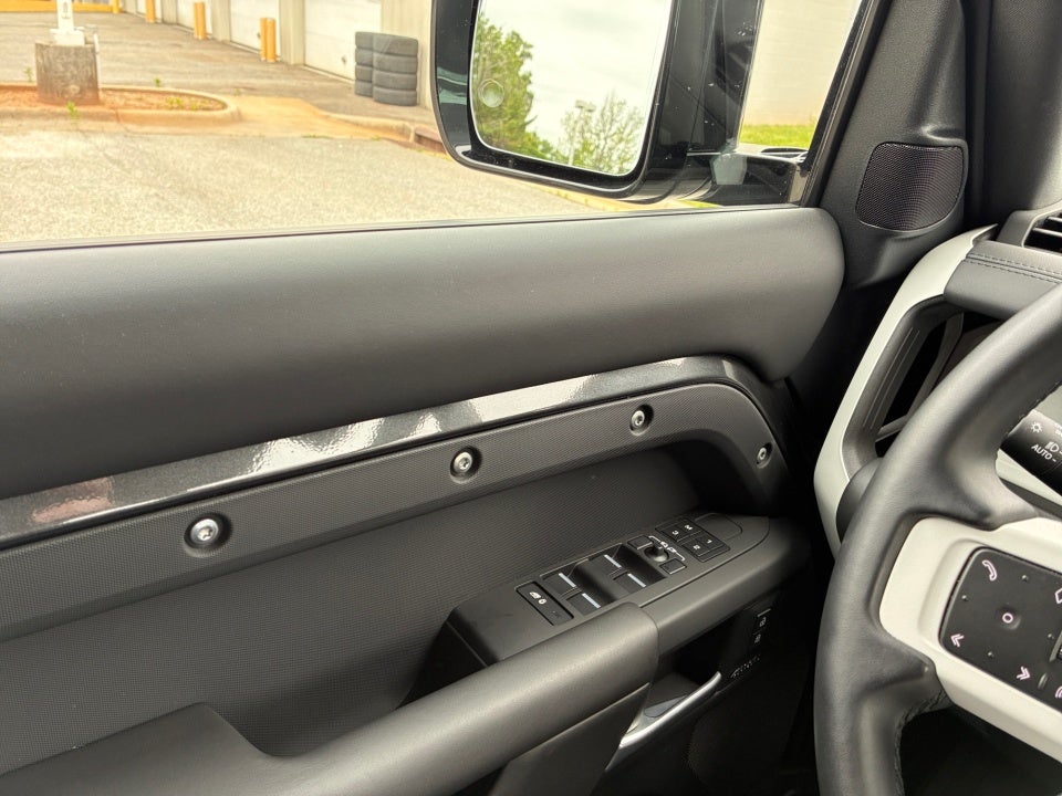2025 Land Rover Defender 110 P500 X-Dynamic SE