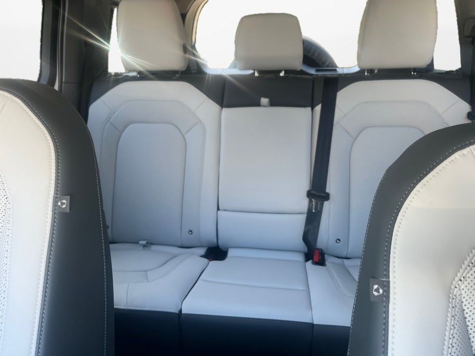 2025 Land Rover Defender 110 P400 S