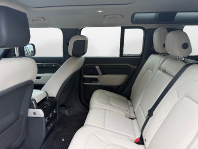 2023 Land Rover Defender SE