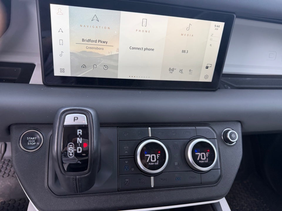 2023 Land Rover Defender SE